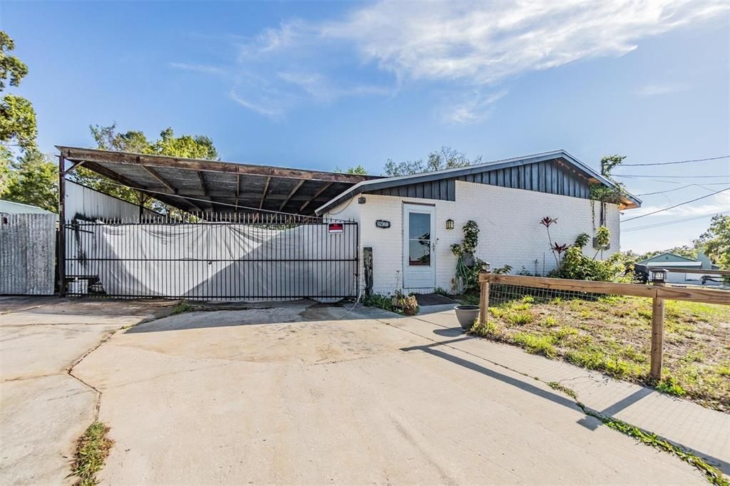 合同活跃: $351,900 (4 贝兹, 3 浴室, 2002 平方英尺)