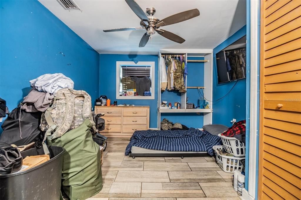 合同活跃: $351,900 (4 贝兹, 3 浴室, 2002 平方英尺)