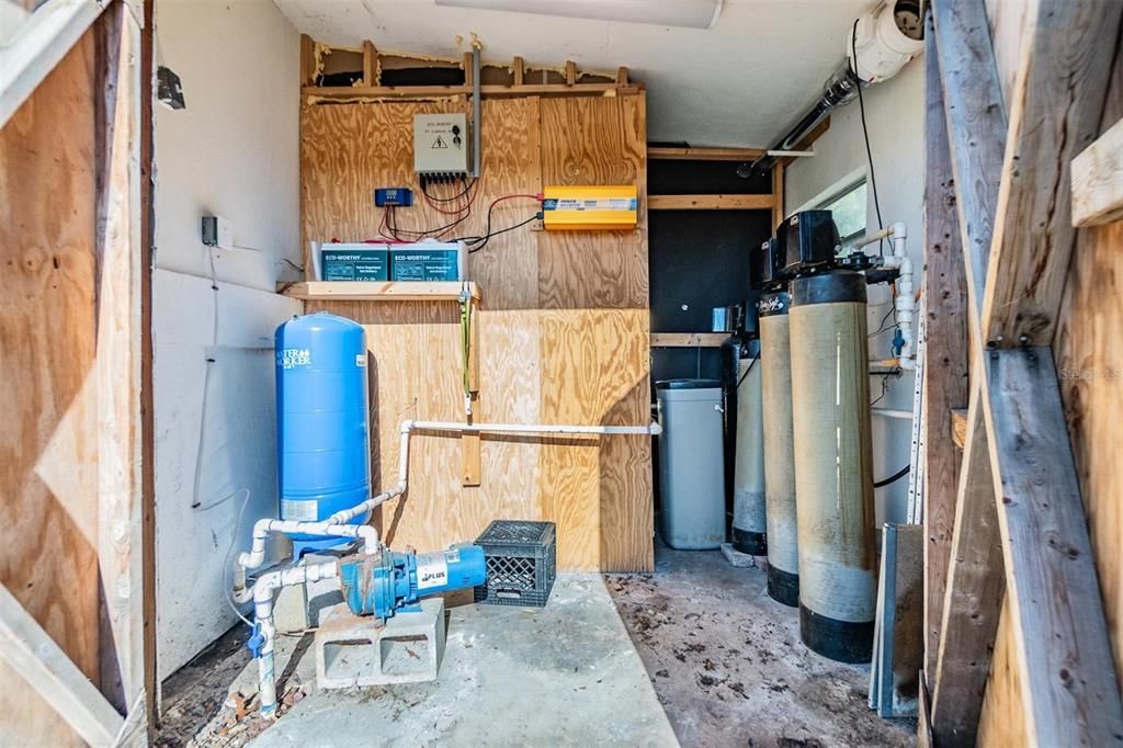 合同活跃: $351,900 (4 贝兹, 3 浴室, 2002 平方英尺)