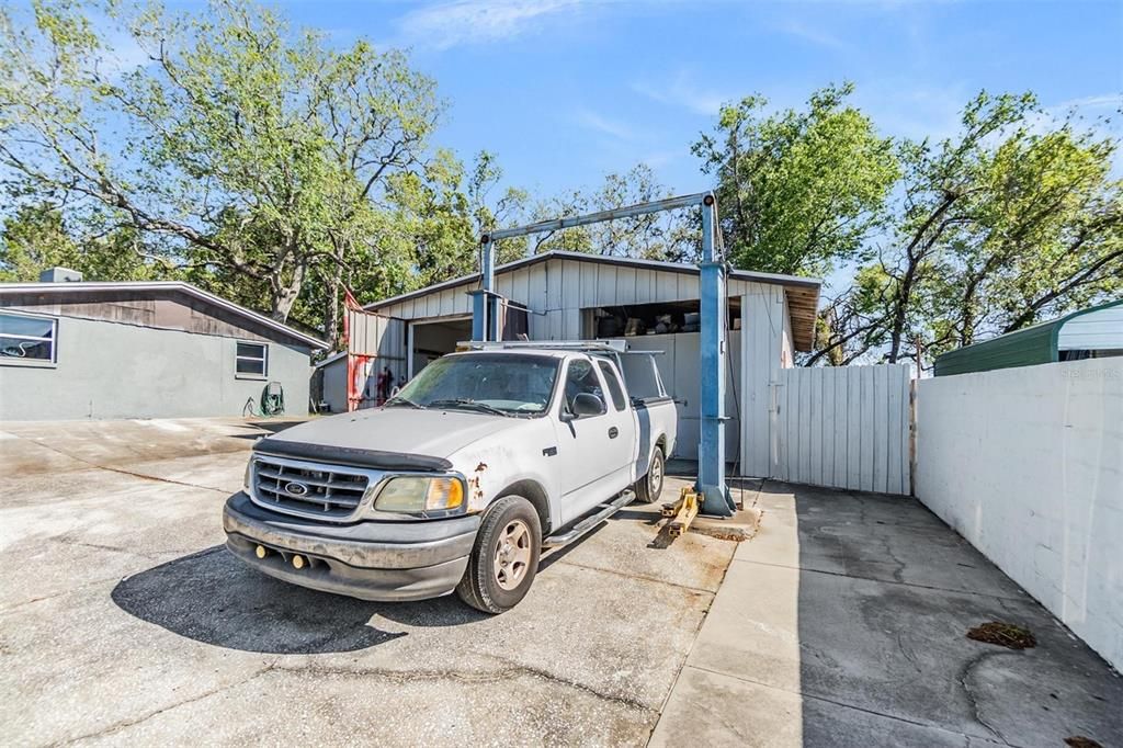 合同活跃: $351,900 (4 贝兹, 3 浴室, 2002 平方英尺)