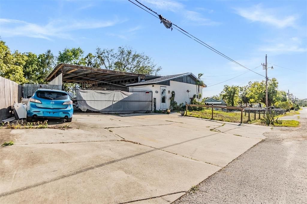 合同活跃: $351,900 (4 贝兹, 3 浴室, 2002 平方英尺)