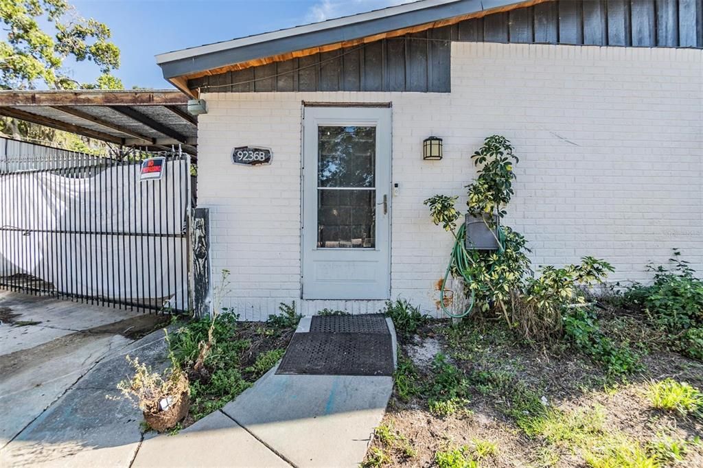 合同活跃: $351,900 (4 贝兹, 3 浴室, 2002 平方英尺)