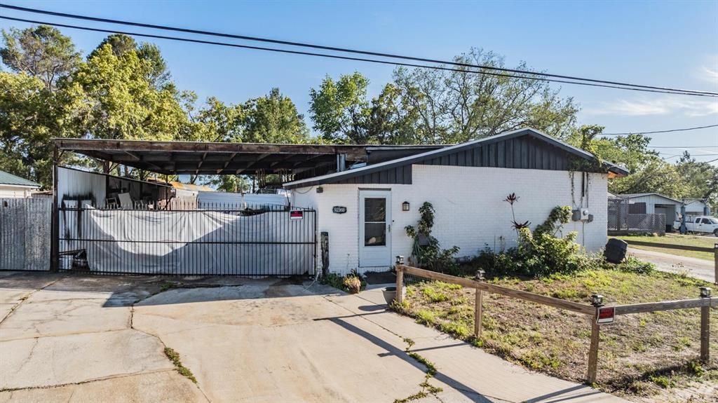 合同活跃: $351,900 (4 贝兹, 3 浴室, 2002 平方英尺)