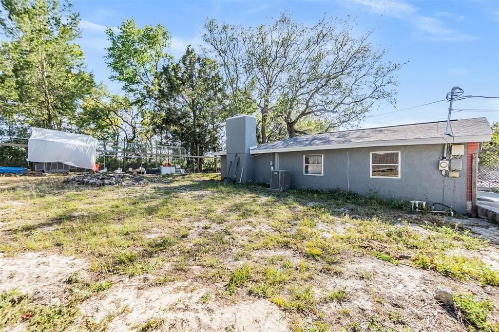 合同活跃: $351,900 (4 贝兹, 3 浴室, 2002 平方英尺)