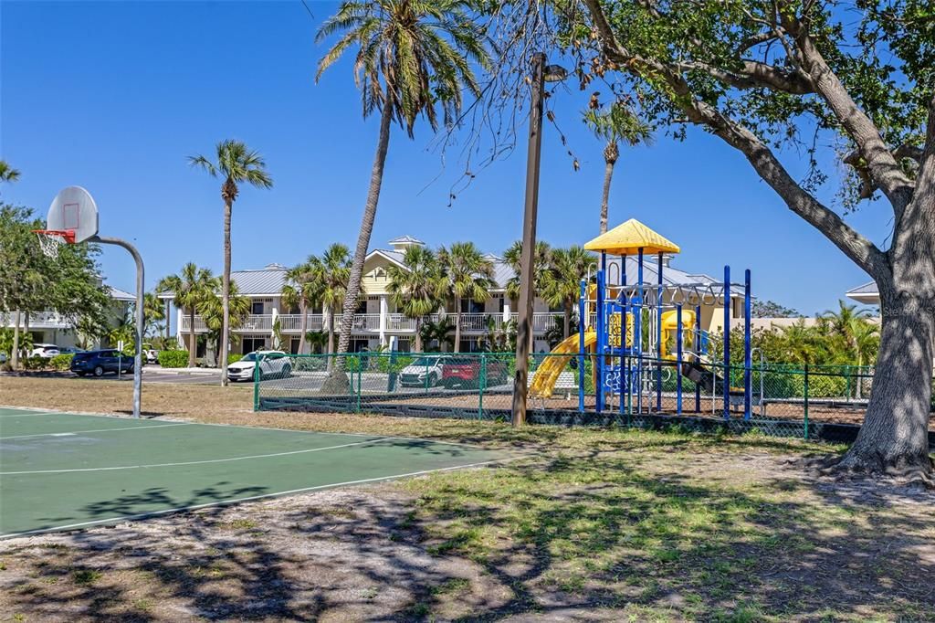 На продажу: $389,000 (2 спален, 2 ванн, 1258 Квадратных фут)