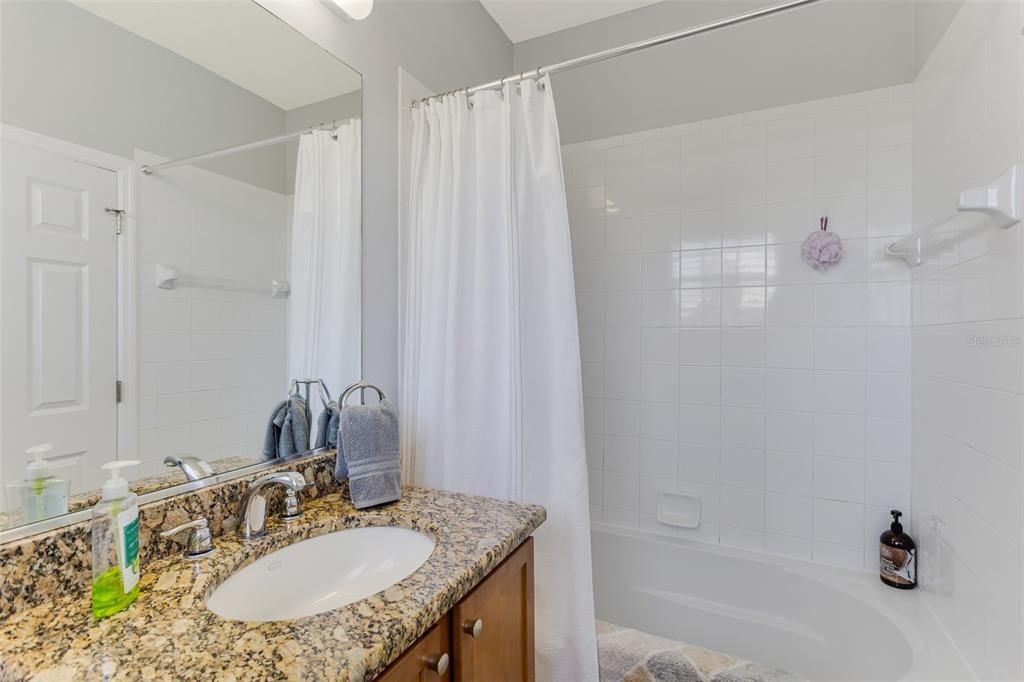 На продажу: $389,000 (2 спален, 2 ванн, 1258 Квадратных фут)