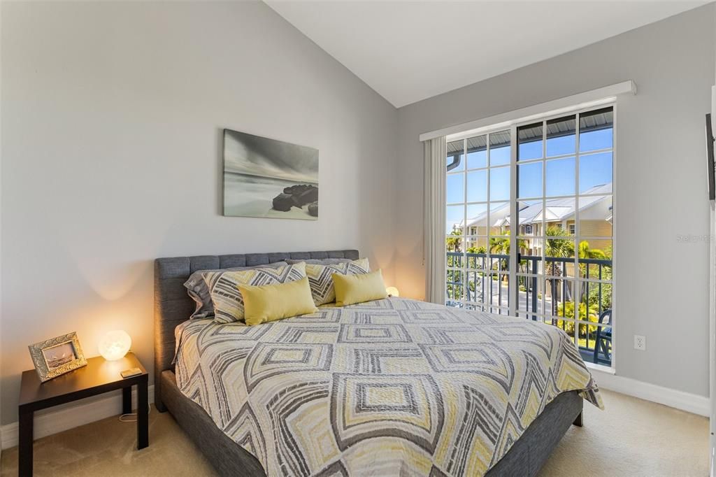 На продажу: $389,000 (2 спален, 2 ванн, 1258 Квадратных фут)