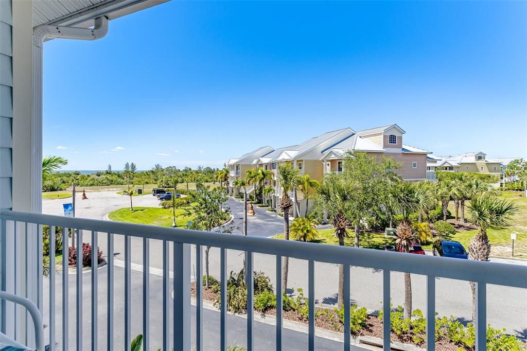 На продажу: $389,000 (2 спален, 2 ванн, 1258 Квадратных фут)