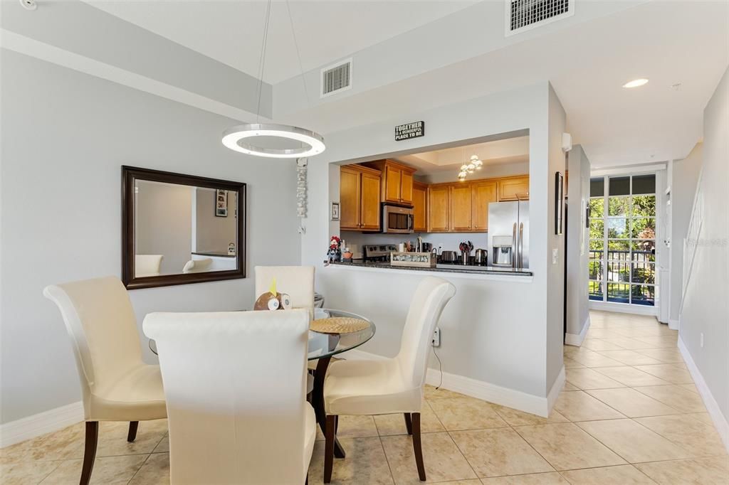 На продажу: $389,000 (2 спален, 2 ванн, 1258 Квадратных фут)