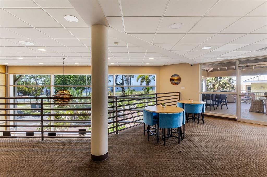 На продажу: $389,000 (2 спален, 2 ванн, 1258 Квадратных фут)