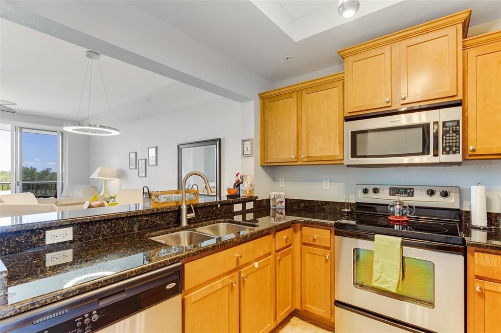 На продажу: $389,000 (2 спален, 2 ванн, 1258 Квадратных фут)