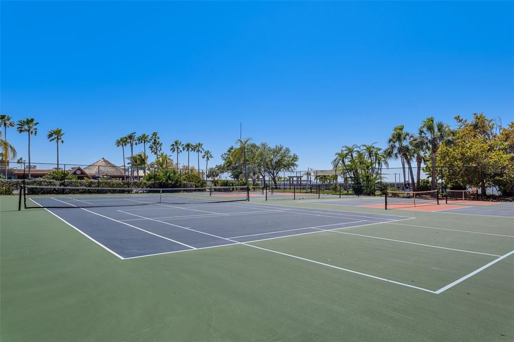 На продажу: $389,000 (2 спален, 2 ванн, 1258 Квадратных фут)