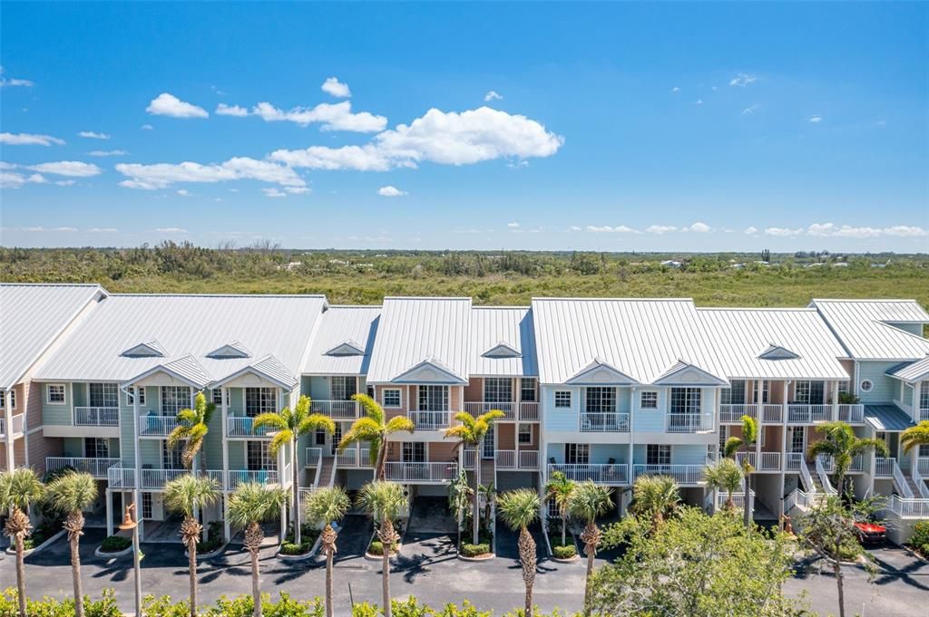 На продажу: $389,000 (2 спален, 2 ванн, 1258 Квадратных фут)