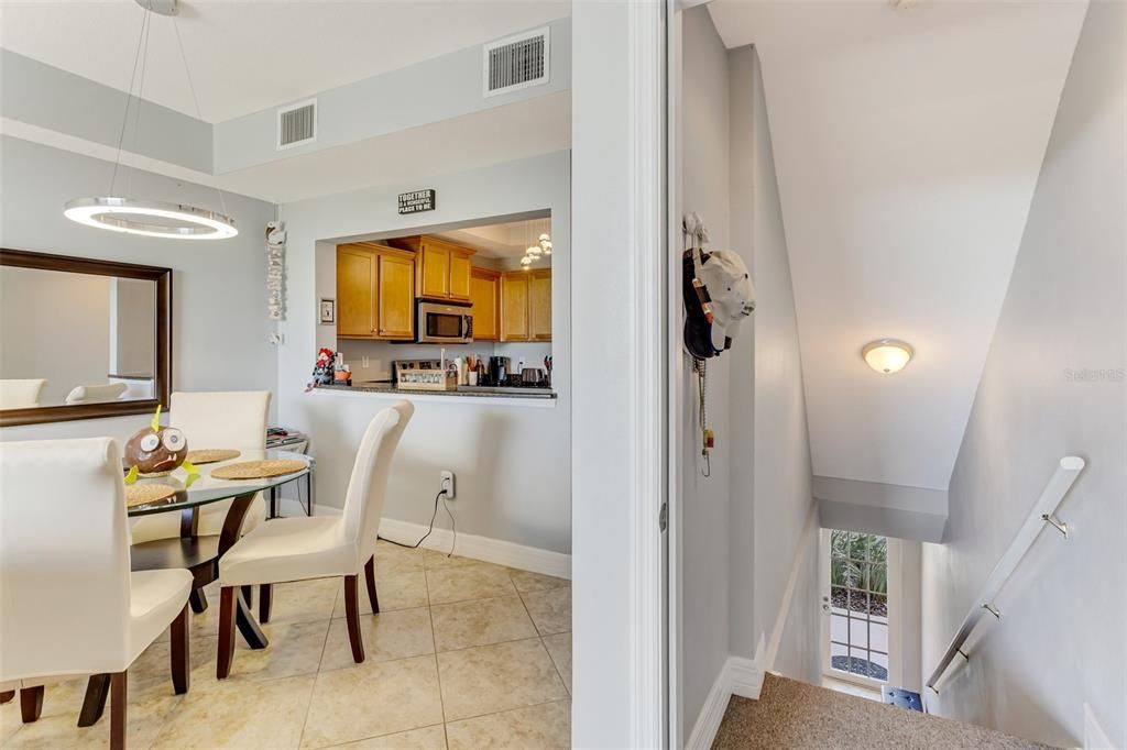 На продажу: $389,000 (2 спален, 2 ванн, 1258 Квадратных фут)