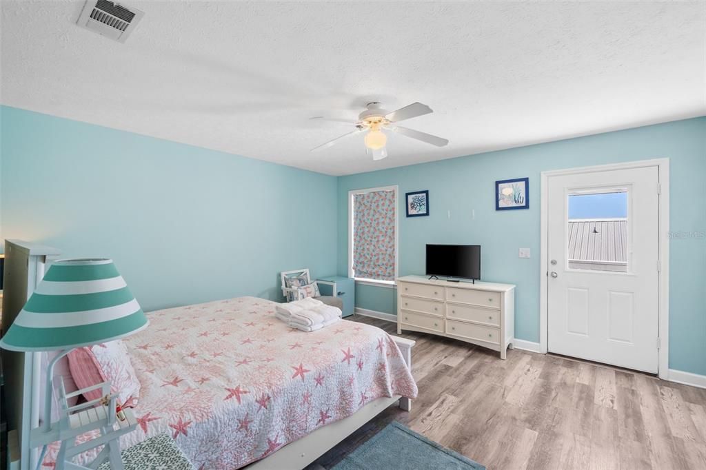 Activo con contrato: $599,000 (3 camas, 3 baños, 1820 Pies cuadrados)