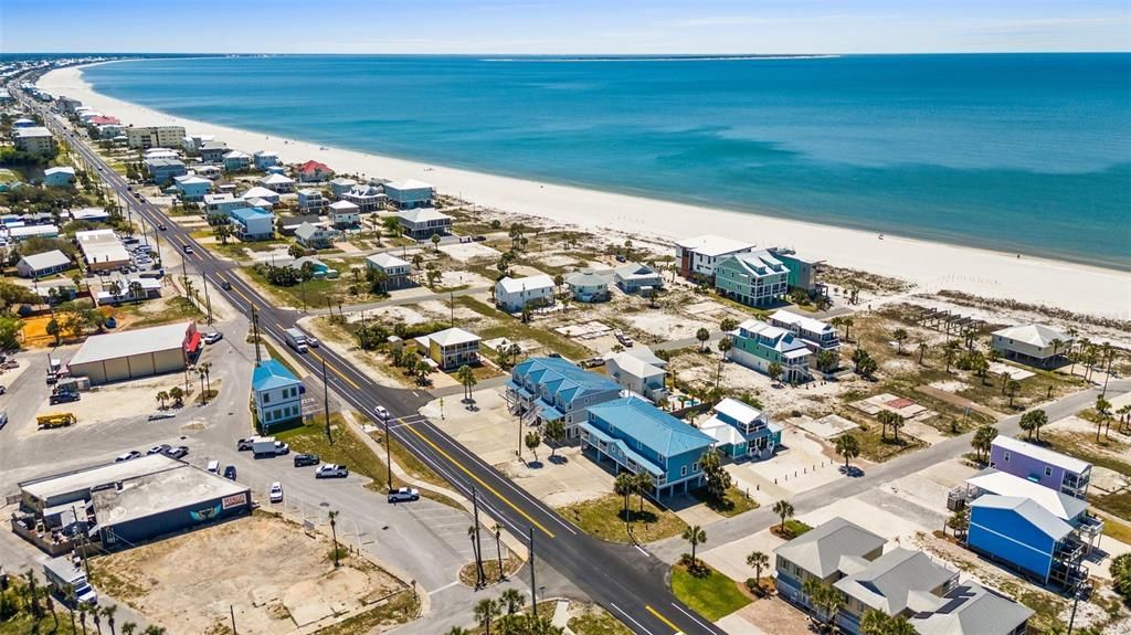 Activo con contrato: $599,000 (3 camas, 3 baños, 1820 Pies cuadrados)