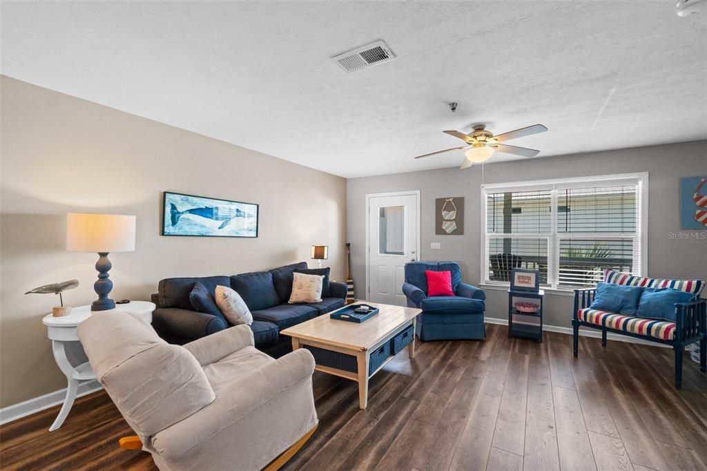 Activo con contrato: $599,000 (3 camas, 3 baños, 1820 Pies cuadrados)