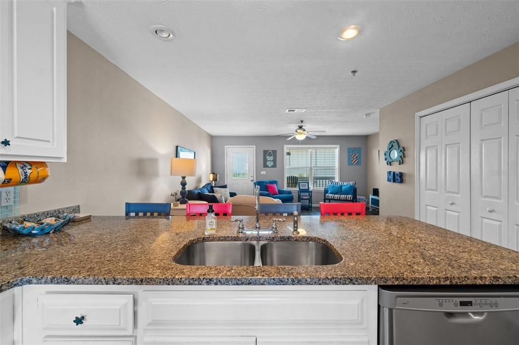 Activo con contrato: $599,000 (3 camas, 3 baños, 1820 Pies cuadrados)