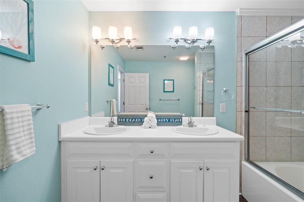 Activo con contrato: $599,000 (3 camas, 3 baños, 1820 Pies cuadrados)