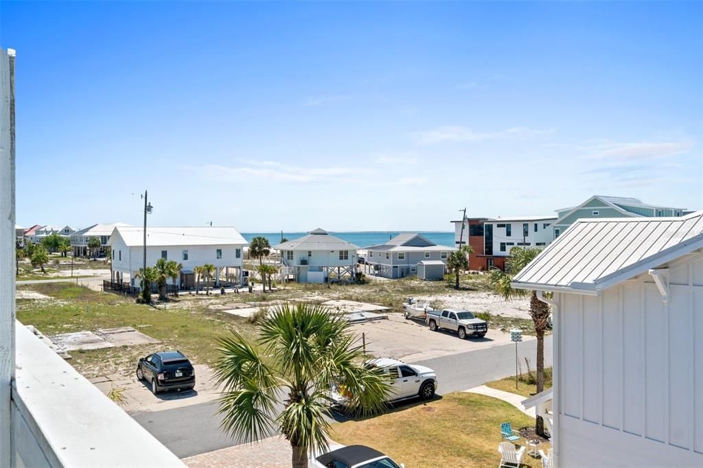 Activo con contrato: $599,000 (3 camas, 3 baños, 1820 Pies cuadrados)