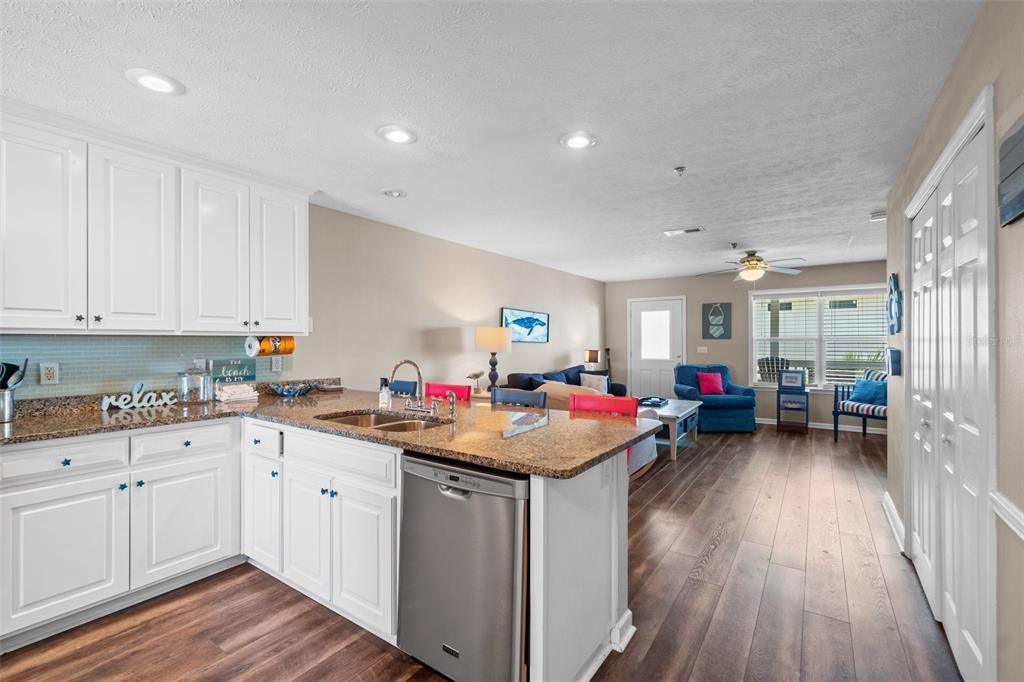 Activo con contrato: $599,000 (3 camas, 3 baños, 1820 Pies cuadrados)