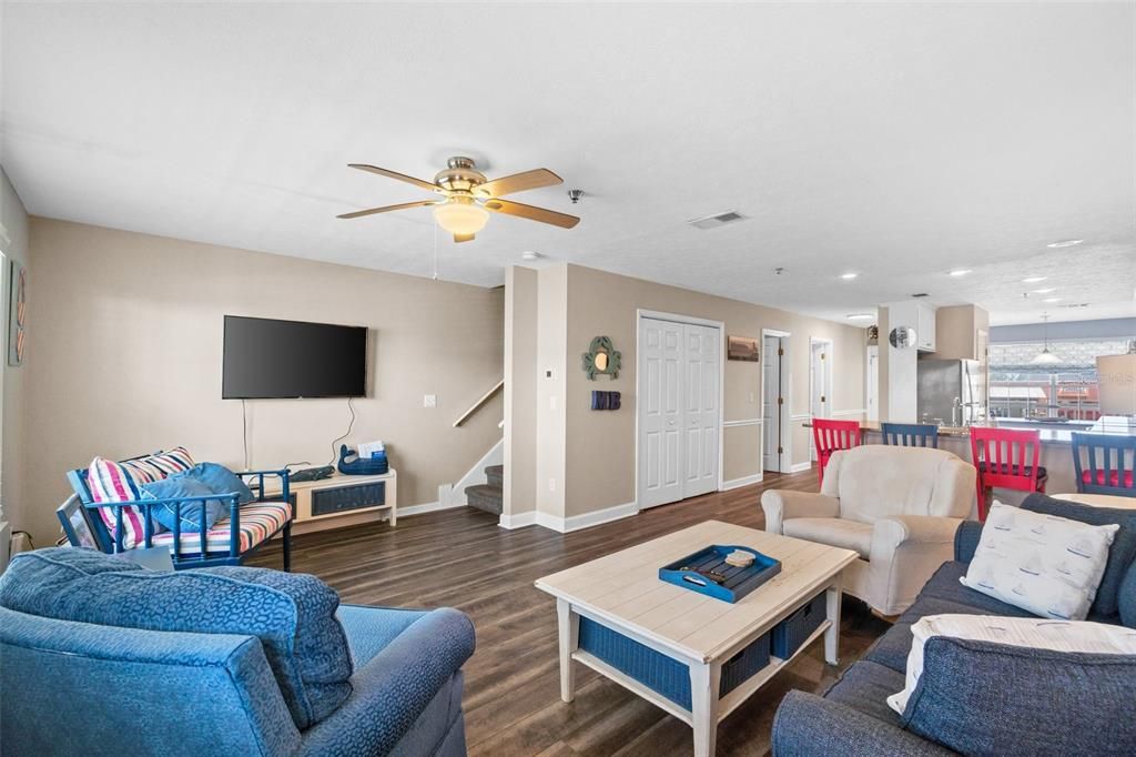 Activo con contrato: $599,000 (3 camas, 3 baños, 1820 Pies cuadrados)