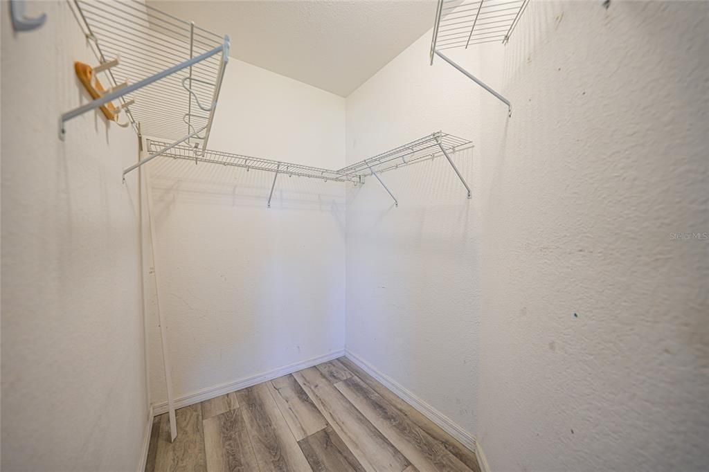 合同活跃: $149,900 (2 贝兹, 2 浴室, 996 平方英尺)