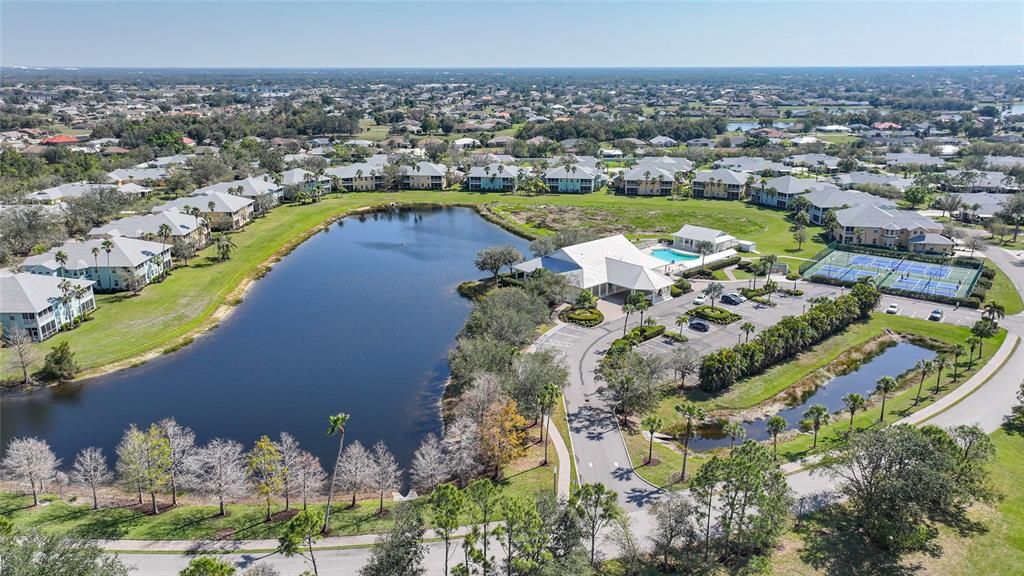 合同活跃: $149,900 (2 贝兹, 2 浴室, 996 平方英尺)