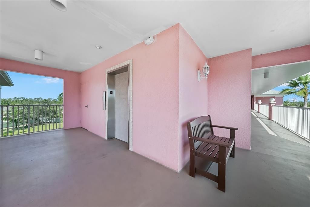 合同活跃: $149,900 (2 贝兹, 2 浴室, 996 平方英尺)