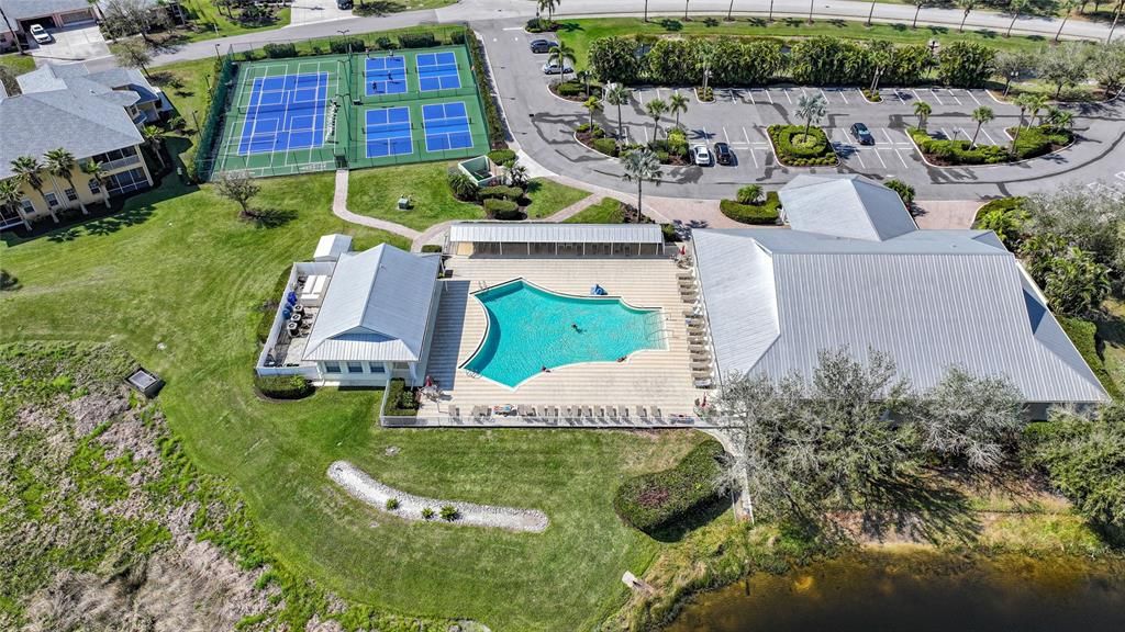 合同活跃: $149,900 (2 贝兹, 2 浴室, 996 平方英尺)