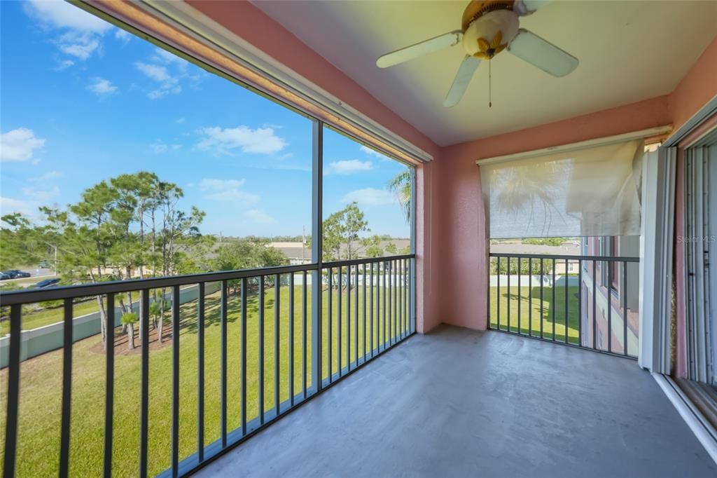 合同活跃: $149,900 (2 贝兹, 2 浴室, 996 平方英尺)