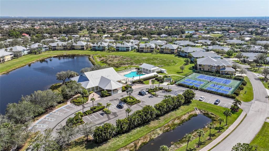 合同活跃: $149,900 (2 贝兹, 2 浴室, 996 平方英尺)