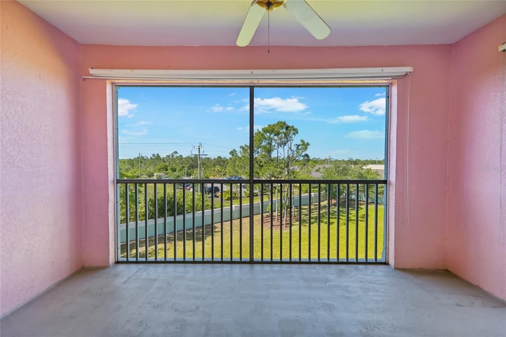 合同活跃: $149,900 (2 贝兹, 2 浴室, 996 平方英尺)