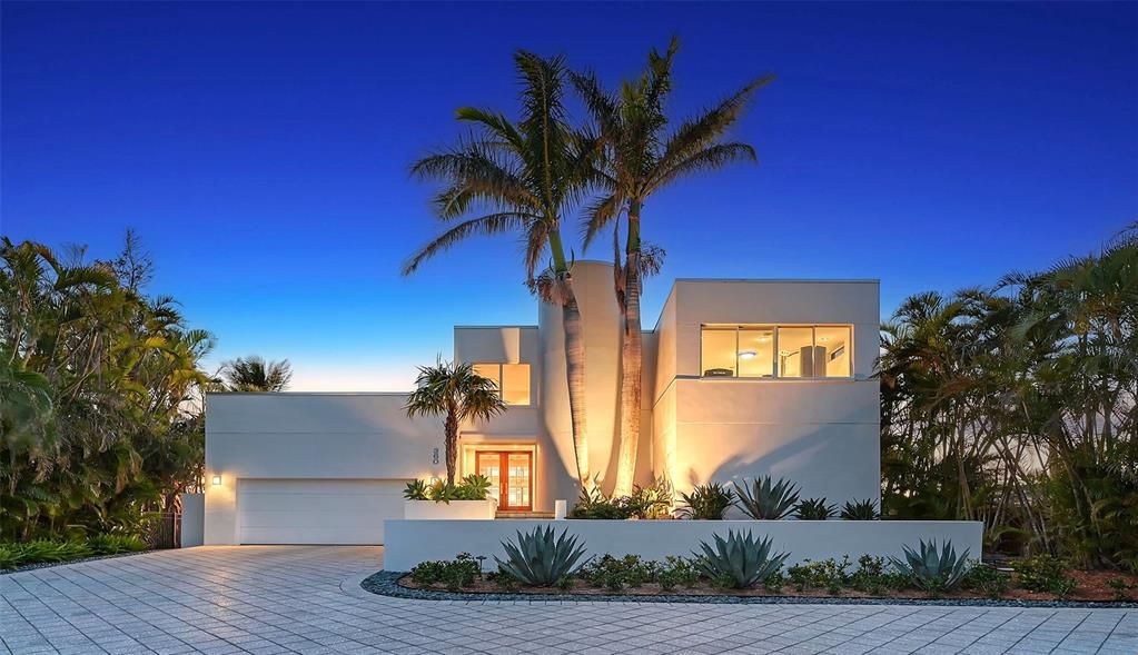 Active With Contract: $3,995,000 (4 beds, 4 baths, 3951 Square Feet)