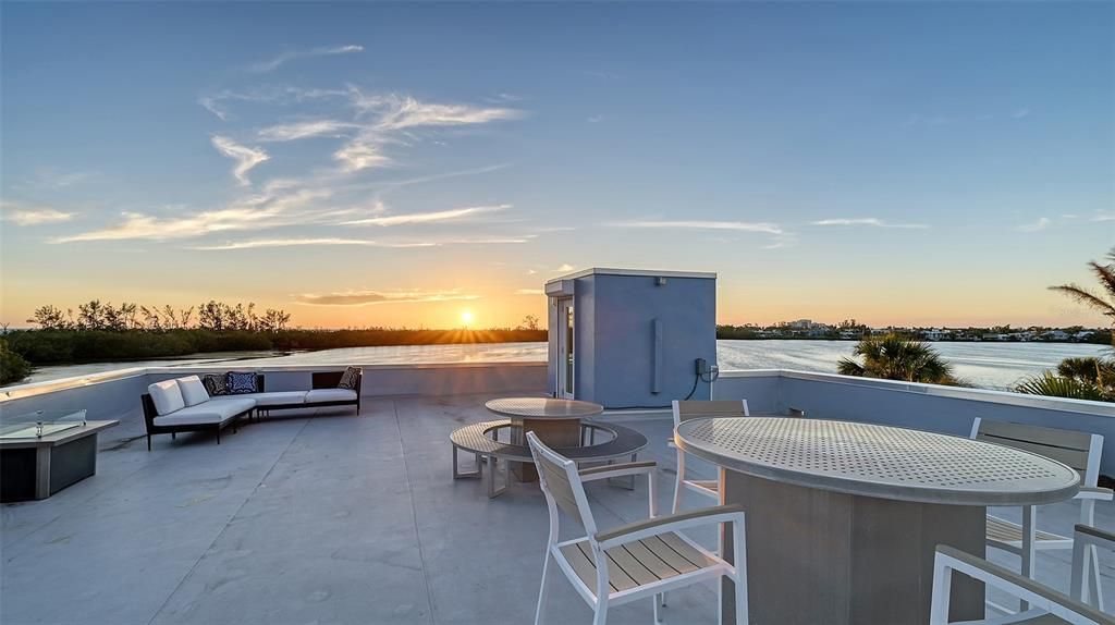 Active With Contract: $3,995,000 (4 beds, 4 baths, 3951 Square Feet)