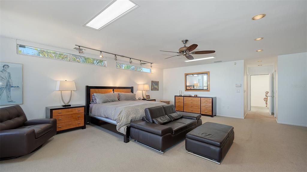 Active With Contract: $3,995,000 (4 beds, 4 baths, 3951 Square Feet)