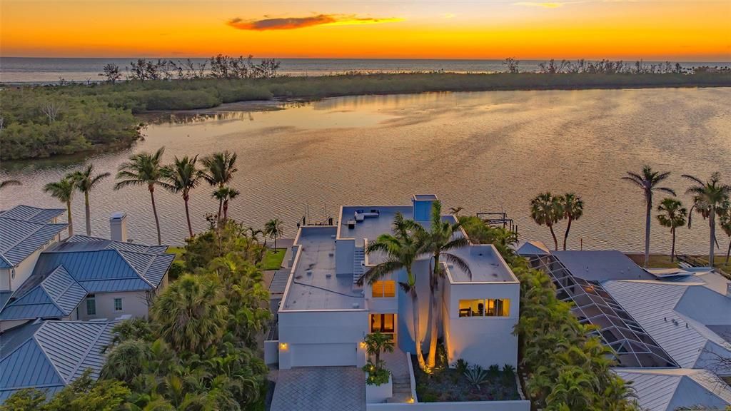 Active With Contract: $3,995,000 (4 beds, 4 baths, 3951 Square Feet)