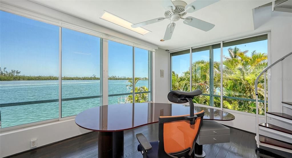 Active With Contract: $3,995,000 (4 beds, 4 baths, 3951 Square Feet)