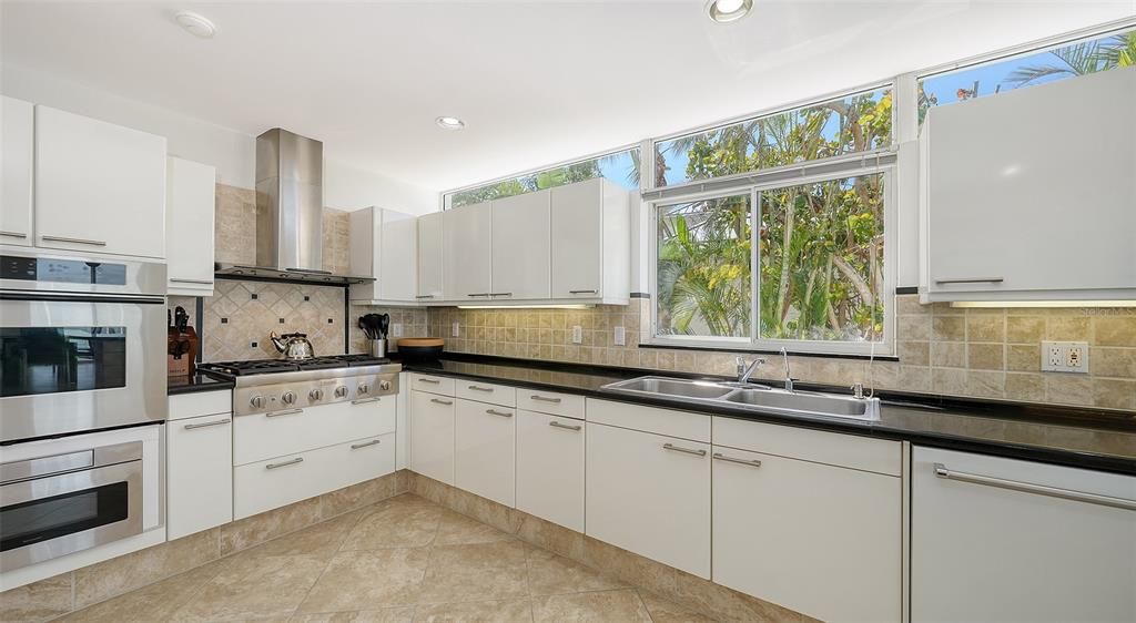 Active With Contract: $3,995,000 (4 beds, 4 baths, 3951 Square Feet)