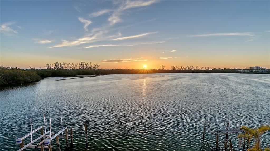 Active With Contract: $3,995,000 (4 beds, 4 baths, 3951 Square Feet)