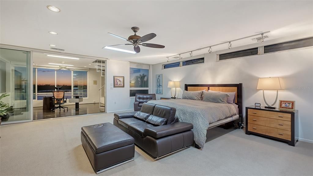 Active With Contract: $3,995,000 (4 beds, 4 baths, 3951 Square Feet)