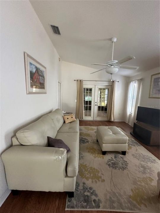 En Venta: $235,500 (2 camas, 2 baños, 1138 Pies cuadrados)