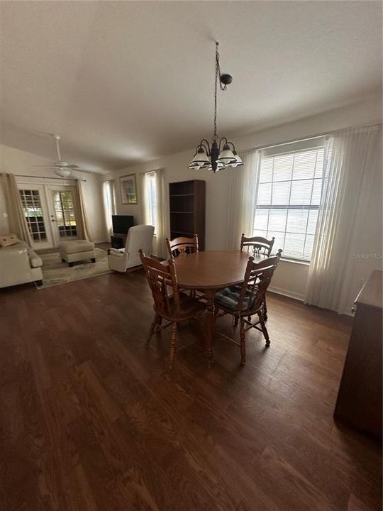 En Venta: $235,500 (2 camas, 2 baños, 1138 Pies cuadrados)