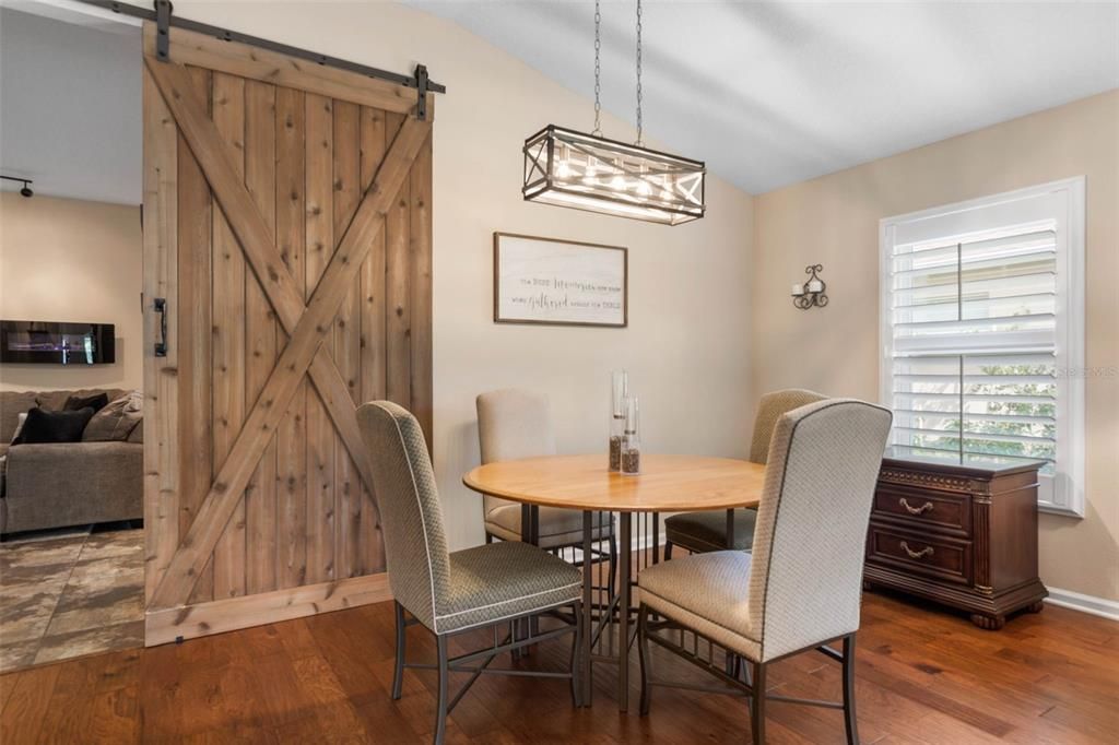 Под контрактом: $398,500 (3 спален, 2 ванн, 1745 Квадратных фут)