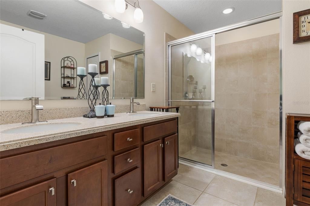 Под контрактом: $398,500 (3 спален, 2 ванн, 1745 Квадратных фут)