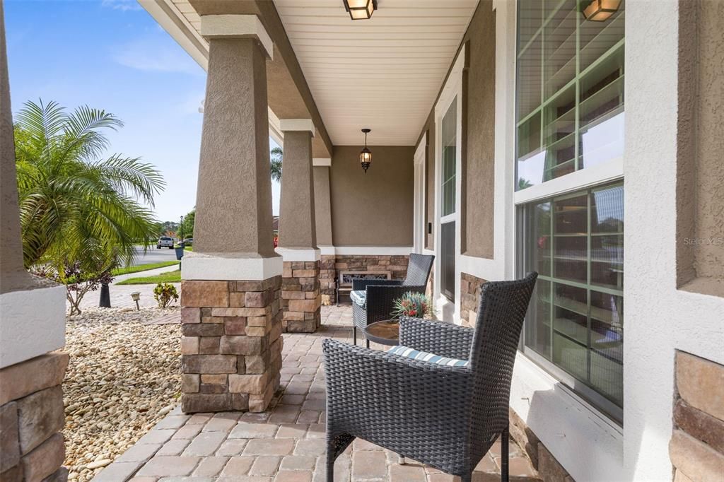 Под контрактом: $398,500 (3 спален, 2 ванн, 1745 Квадратных фут)