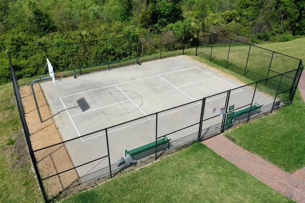 Под контрактом: $398,500 (3 спален, 2 ванн, 1745 Квадратных фут)