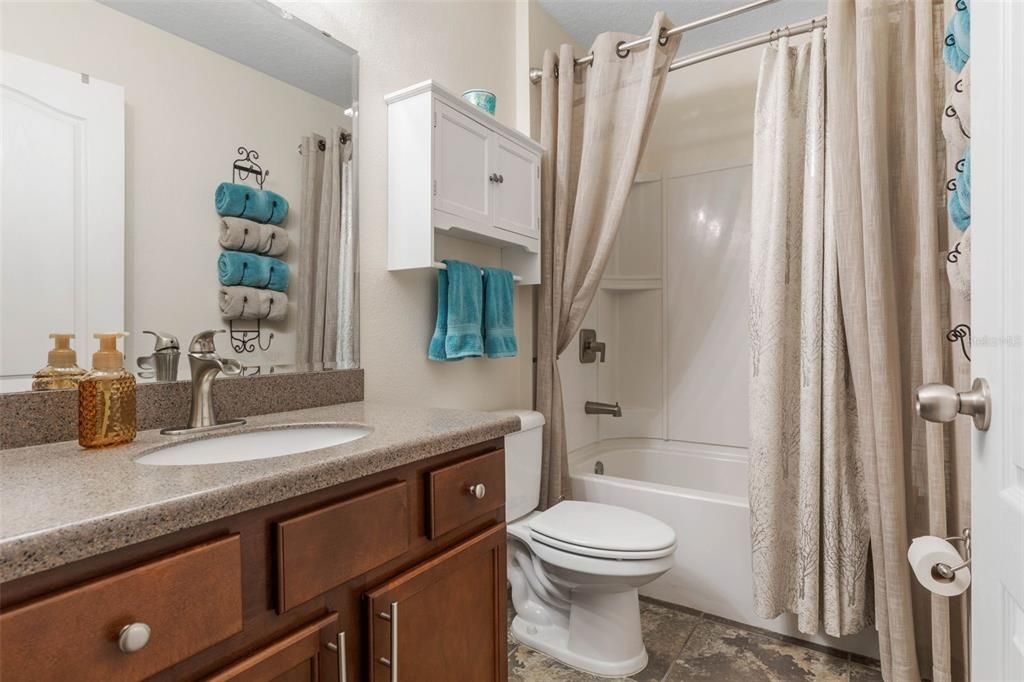 Под контрактом: $398,500 (3 спален, 2 ванн, 1745 Квадратных фут)