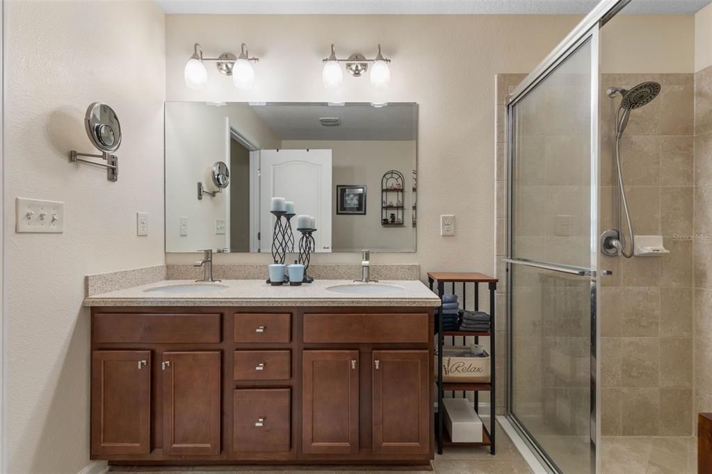 Под контрактом: $398,500 (3 спален, 2 ванн, 1745 Квадратных фут)