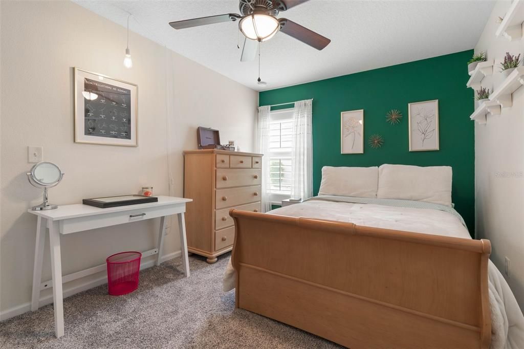 Под контрактом: $398,500 (3 спален, 2 ванн, 1745 Квадратных фут)